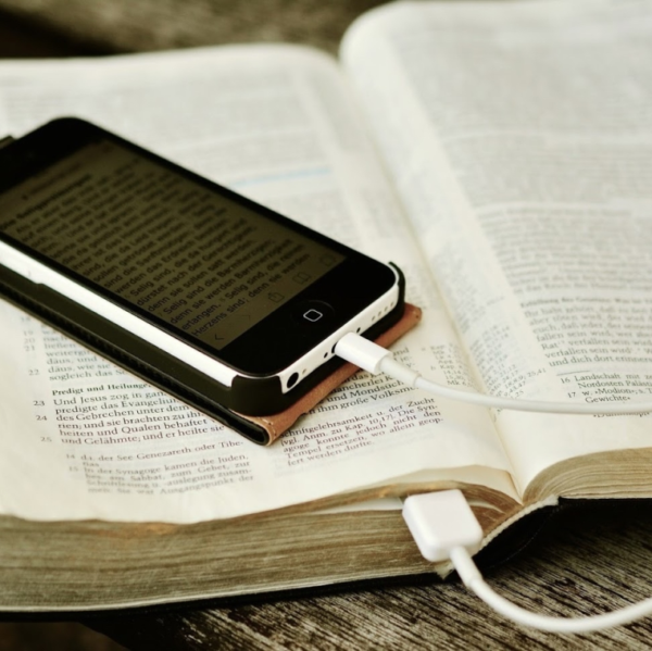 La Biblia en la era de la espiritualidad digital