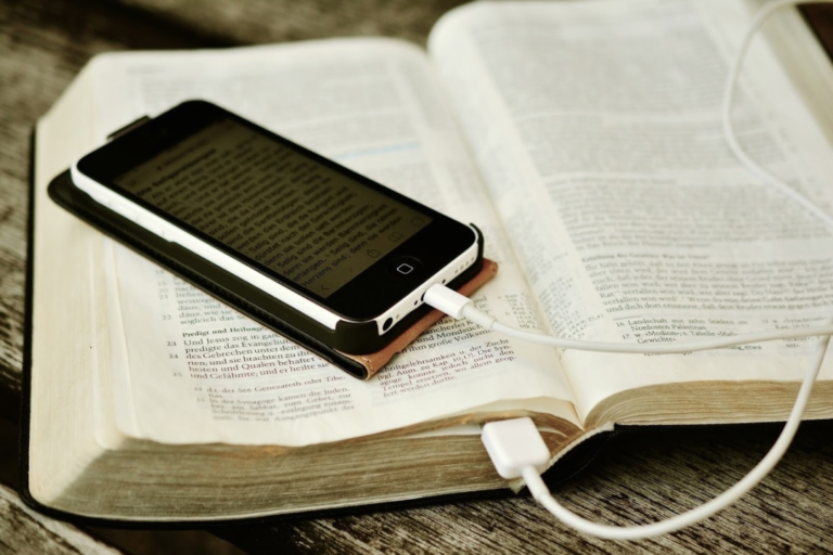 La Biblia en la era de la espiritualidad digital