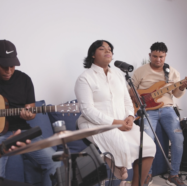 Chanel Novas lanzó “Reverdecerás” en formato acústico