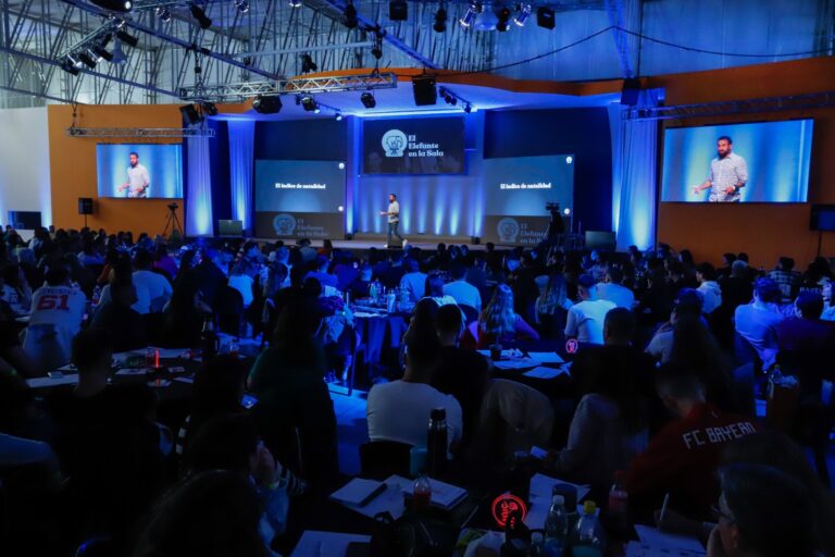 El Elefante en la Sala. Una experiencia totalmente diferente