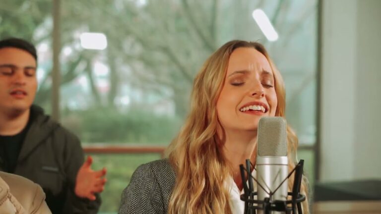 Priscila Matiesco presentó «Santo Espíritu»