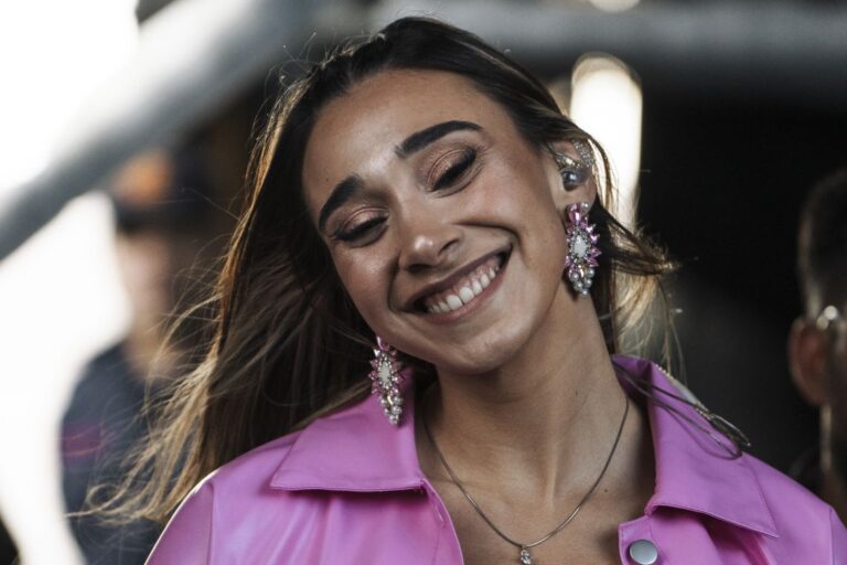 Cintia Aldana y Alexxander cantan juntos “No me hablen de amor”