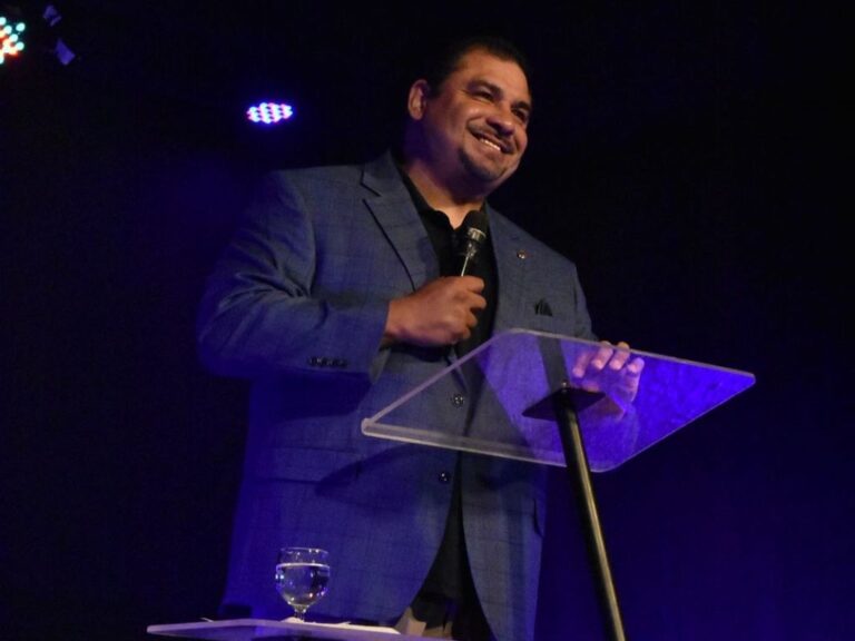 Raúl Meza conmovió al público argentino con las historias de su libro «Inyección de fe»