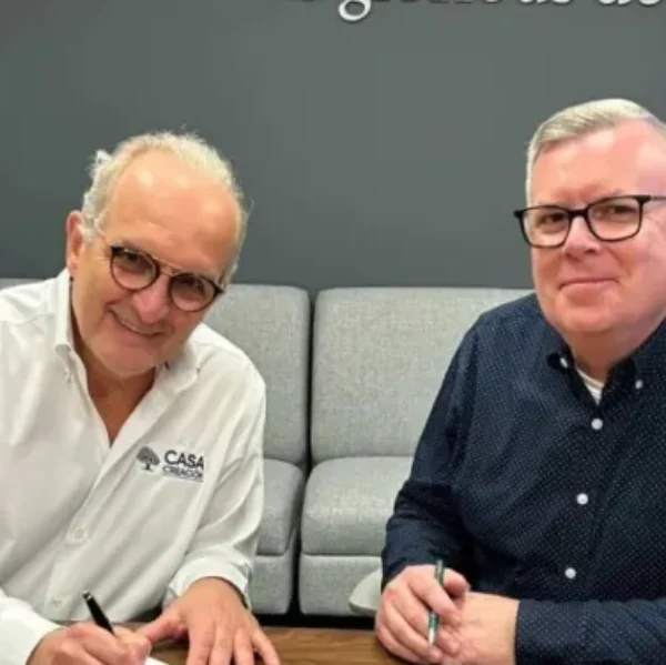Grupo Nivel Uno / Casa Creación firma un acuerdo de distribución mundial exclusiva con Tyndale House Publishers y anuncia el lanzamiento de la Biblia El Mensaje en español